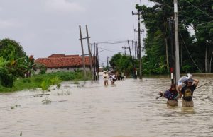 Curhat warga banjir di karawang