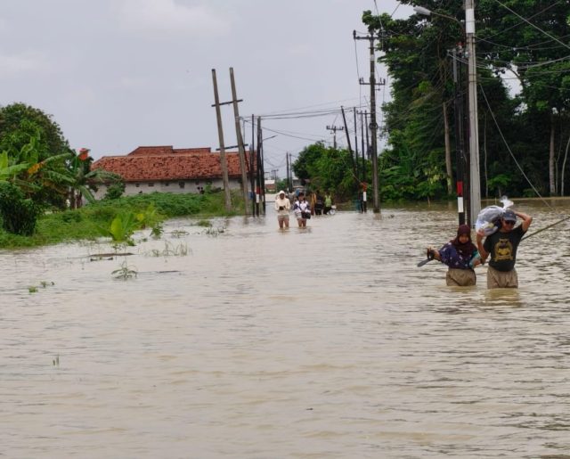 Curhat warga banjir di karawang