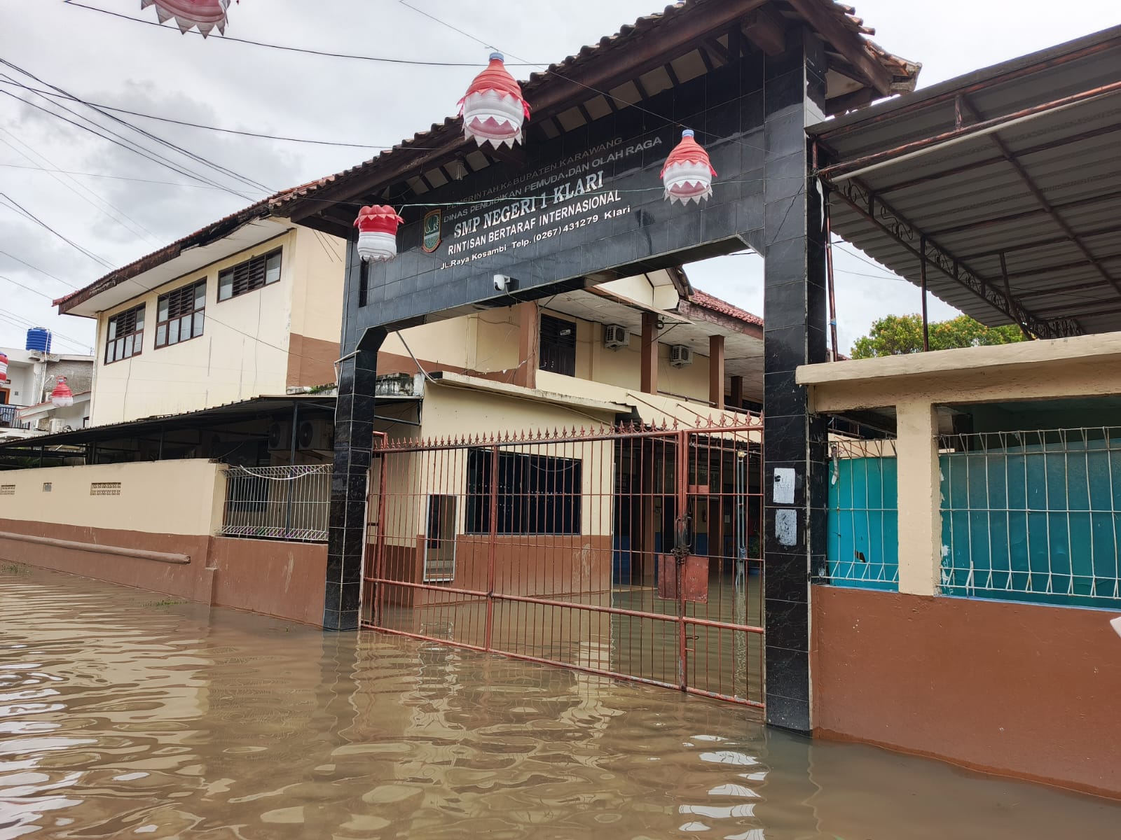 Jalan raya kosambi banjir
