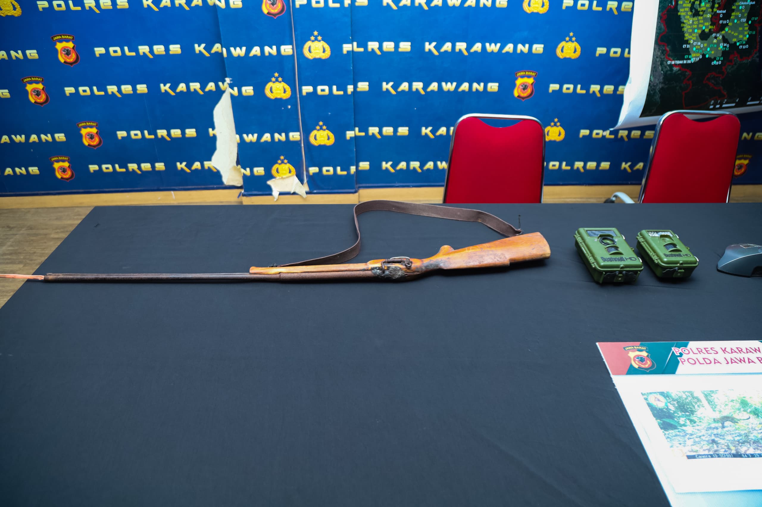 5 pemburu macan tutul karawang