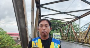 Penjaga pintu air citarum karawang