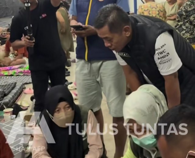 Bupati karawang tengah malam