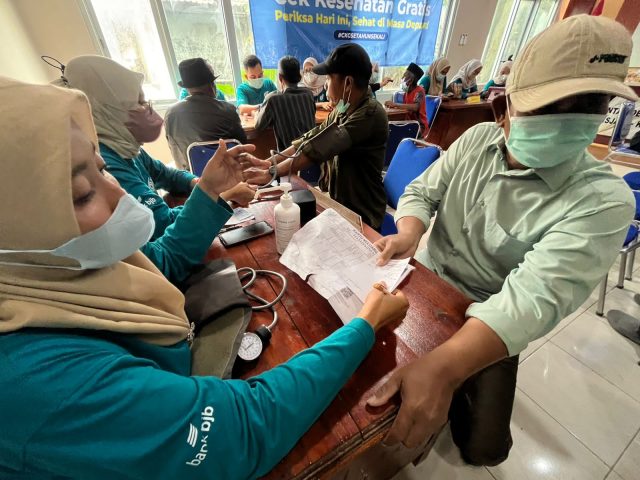 Cek kesehatan petani karawang