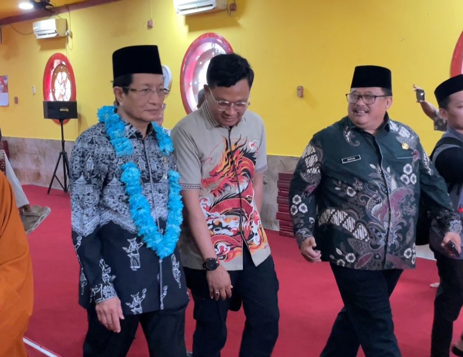 Menag ke klenteng karawang