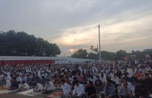 Salat Id di Karangpawitan, Bupati Aep Ajak Warga Karawang Perkuat Ukhuwah Salat id di karangpawitan