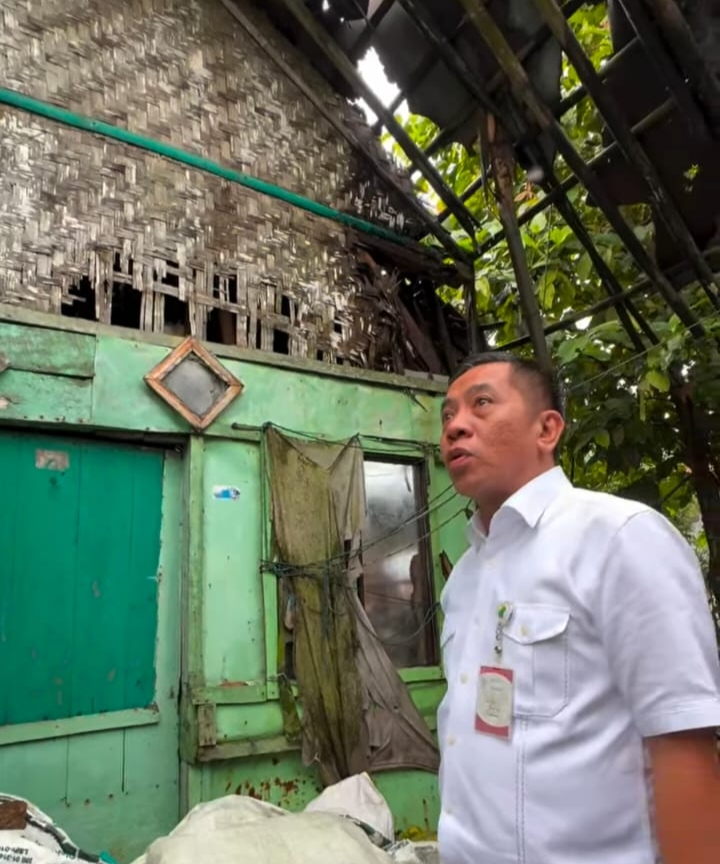 Bupati karawang perbaiki rumah