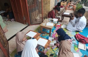 Anak-anak karawang ngabuburit ngelukis