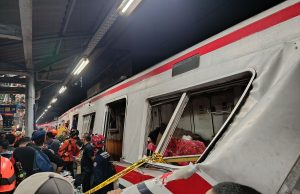 Ka argo bromo tabrak krl bekasi