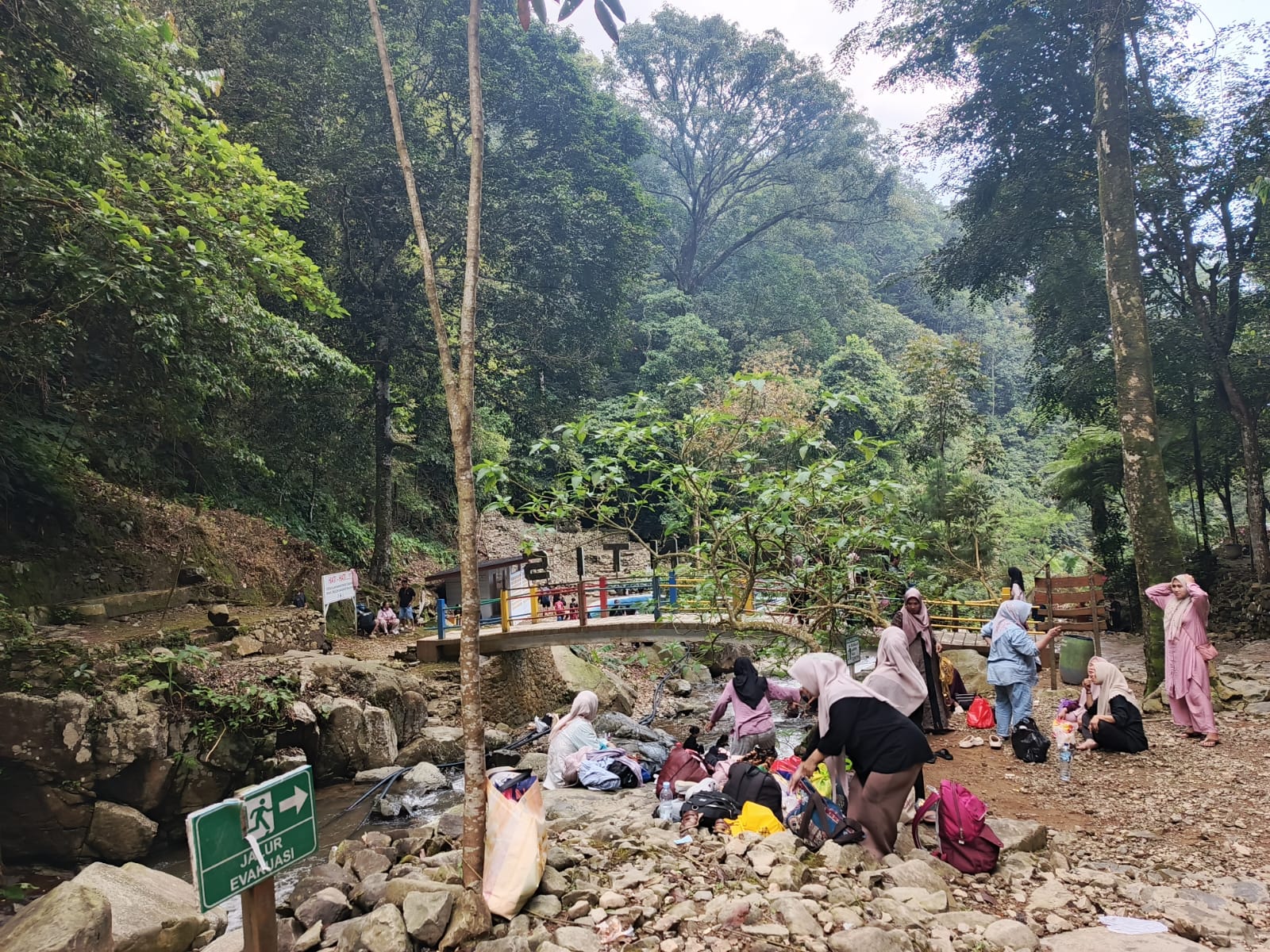 Pesona curug cigentis karawang