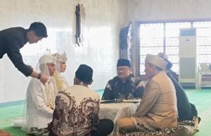 Kepala kemenag karawang jadi saksi nikah