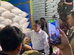 Mentan amran di gudang beras karawang