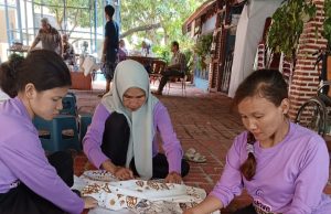 40 perempuan disabilitas karawang dilatih membatik