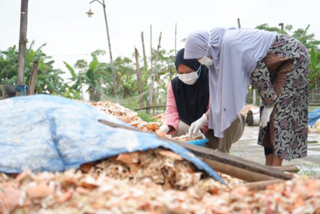 Sukinah petani rajungan karawang