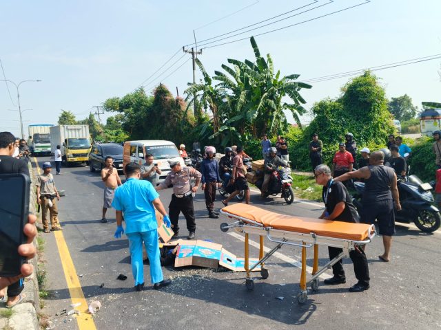 IMG-20260511-WA0025 Truk dan dua motor di karawang