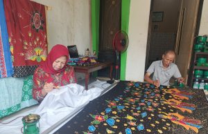 Lestarikan budaya batik karawang