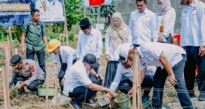 Bupati Karawang Bangun 8 Rumah Lansia, Siapkan Lahan untuk Ketahanan Pangan Bupati aep rumah lansia karawang