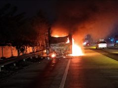 Bus Terbakar di KM 55 Tol Japek Karawang, Damkar Ungkap Kondisi Penumpang Bus terbakar di tol japek