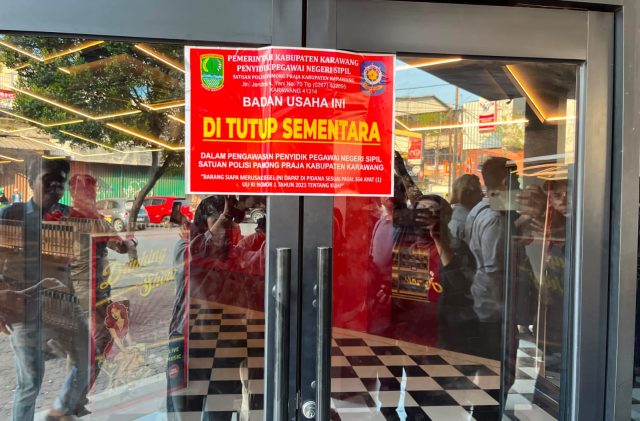 Theatre night mart karawang disegel