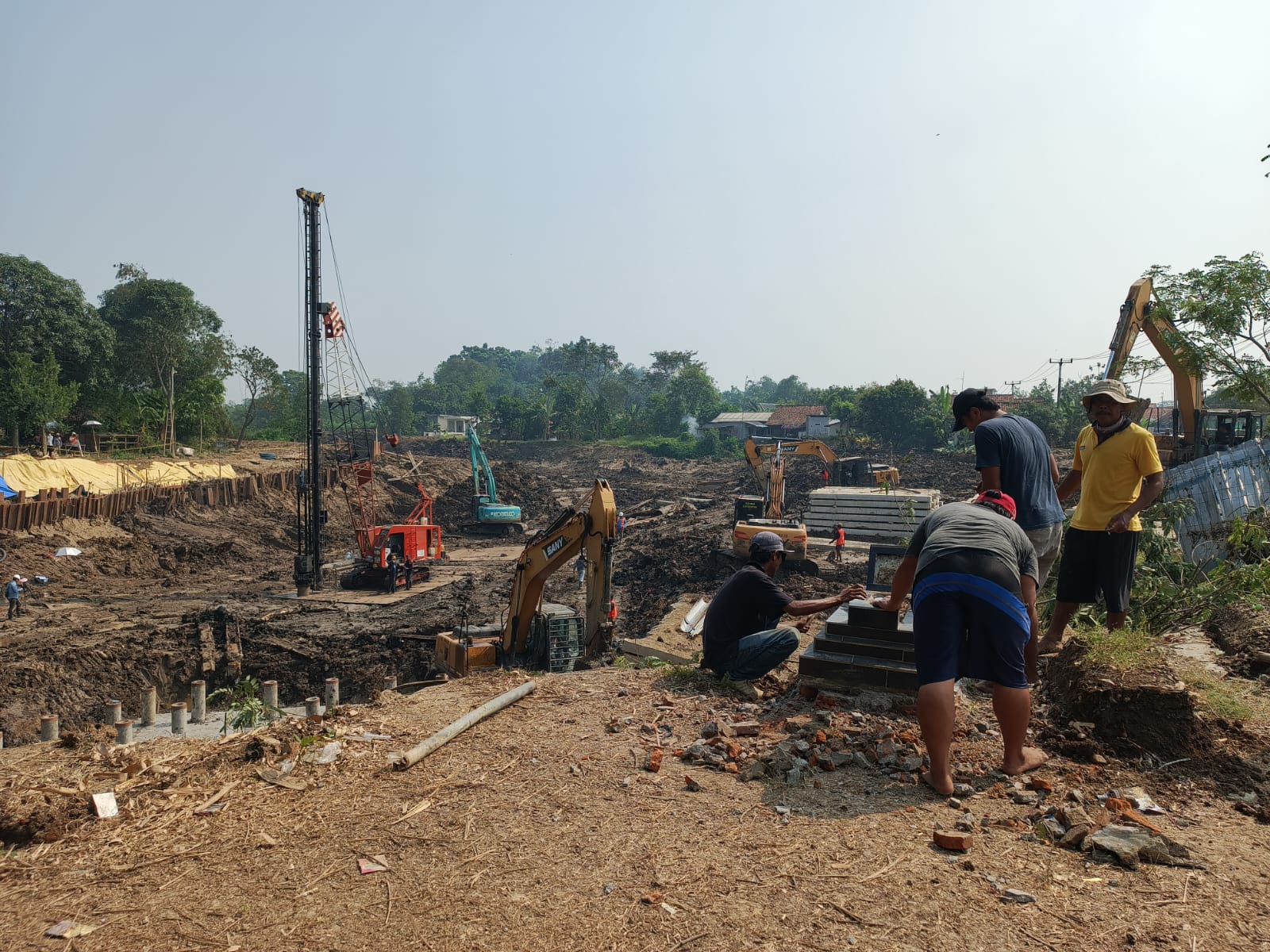 Makam longsor karawang