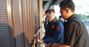 Dalami Dugaan Korupsi Kredit Fiktif Perumahan, Jaksa Segel 3 Kantor Pengembang di Karawang Jaksa korupsi kredit perumahan karawang