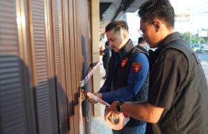 Dalami Dugaan Korupsi Kredit Fiktif Perumahan, Jaksa Segel 3 Kantor Pengembang di Karawang Jaksa korupsi kredit perumahan karawang