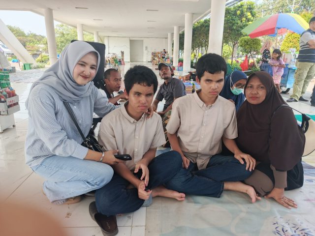 Kakak-beradik disabilitas di karawang