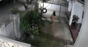 Pria di karawang curi perhiasan