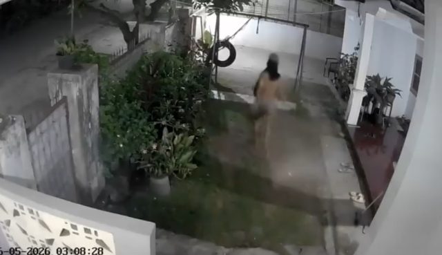 Pria di karawang curi perhiasan