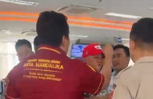 Massa Demo KPR Bermasalah di BTN Karawang, Sempat Memanas-Nyaris Adu Jotos Demo kpr btn karawang