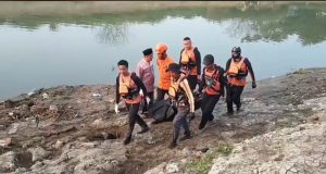 Dua Hari Hilang Terseret Arus Citarum, Remaja di Karawang Ditemukan Meninggal Dunia Remaja karawang tenggelam dua hari