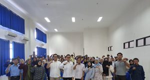 Orang tua mahasiswa kip karawang