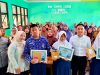 Sambut Tahun Ajaran Baru, Wakil Ketua DPRD Karawang Bagikan 300 Paket Buku Tulis Gratis Buku paket wakil ketua dprd karawang
