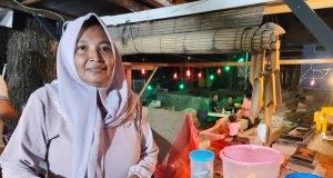 Menjajal Sensasi Kulineran di Warung Tengah Kuburan di Karawang Warung tengah makam di karawang