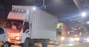 Kecelakaan Beruntun di Tol Japek KM 46 Akibatkan Jalur Arteri Karawang Macet Parah Kecelakaan beruntun tol japek km 46