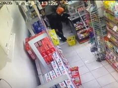 Maling Bobol Minimarket di Karawang: Todong Karyawan Pakai Senpi, Ambil Rokok-Duit Rp 52 Juta Maling bobol minimarket karawang