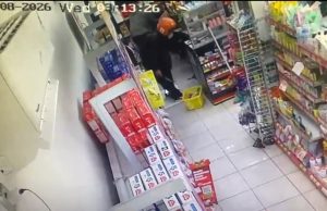 Maling bobol minimarket karawang