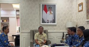 Panggil Disdikbud, Bupati Karawang Minta Regulasi LKS Gratis SD-SMP Segera Diterapkan Lks gratis di karawang