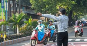 Tekan Risiko Kecelakaan, Dishub Karawang Siagakan Petugas di 8 Sekolah Rawan Macet Dishub karawang di sekolah