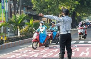 Tekan Risiko Kecelakaan, Dishub Karawang Siagakan Petugas di 8 Sekolah Rawan Macet Dishub karawang di sekolah