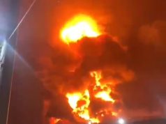 Toserba di Karawang Terbakar Hebat, Pegawai Panik Selamatkan Barang Toserba karawang kebakaran