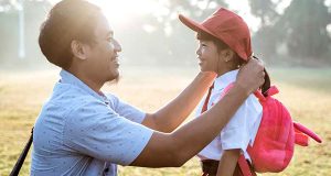 Bupati Karawang Imbau Ayah Antar Anak di Hari Pertama Sekolah, ASN Diminta Jadi Teladan Ayah antar anak sekolah di karawang