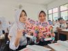 Girangnya Siswi di Karawang Dapat Modul Gratis: Nggak Perlu Beli LKS Lagi, Hemat Bawa Buku Siswi karawang modul gratis