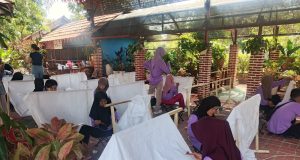 Hari batik nasional di karawang