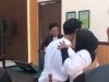 Tangis Haru Ibu Peluk Pilot Muda Karawang yang Didakwa Selundupkan Buronan Ibu pilot karawang