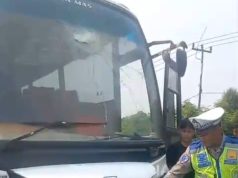 Bus Warga Pati Dilempari Batu di Karawang, Ini Penjelasan Polisi Bus pati dilempari batu di karawang
