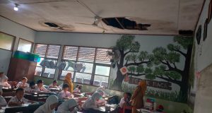 Atap Sudah Rusak, SDN Langganan Prestasi di Karawang Ini Tunggu Kepastian Revitalisasi Sdn karawang tunggu revitalisasi