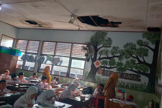 Atap Sudah Rusak, SDN Langganan Prestasi di Karawang Ini Tunggu Kepastian Revitalisasi Sdn karawang tunggu revitalisasi