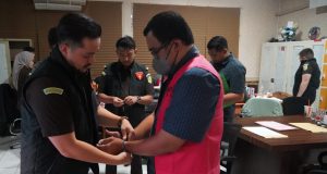 Dapat Jatah Rp1,4 M, Giliran Pejabat Bank di Karawang Jadi Tersangka Korupsi KPR Rp237 M Pejabat bank korupsi kpr karawang