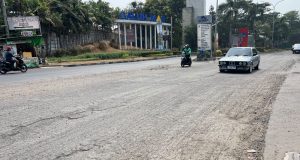 Perbaikan jalan galuh mas karawang