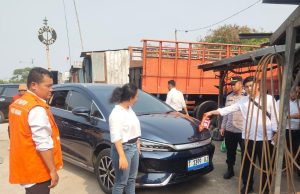 Mobil dibobol maling karawang